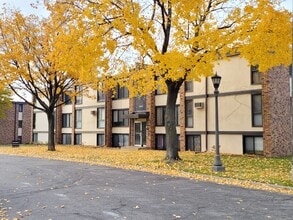 Saint Anthony Park Apartments in St. Paul, MN - Foto de edificio - Building Photo