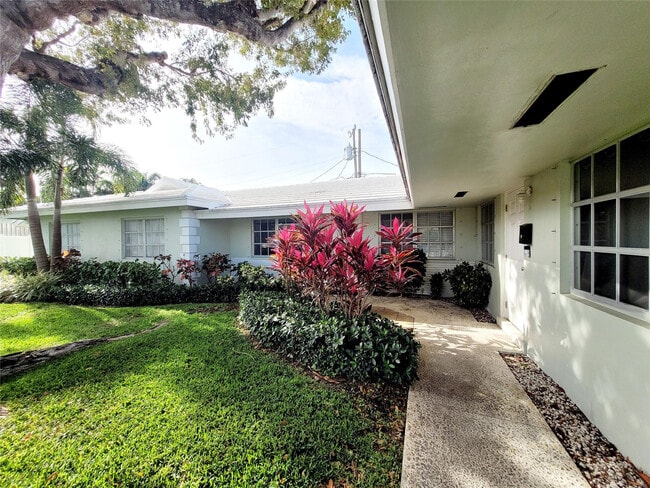 2120 NE 41st St in Lighthouse Point, FL - Building Photo - Building Photo