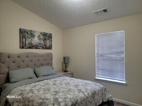 6104 Camden Forrest Ct in Riverdale, GA - Building Photo - Building Photo