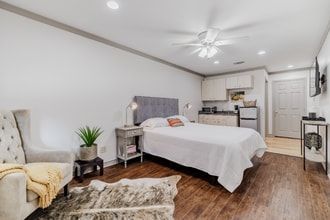 915 Stewart Dr in Dallas, TX - Building Photo - Building Photo