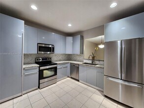 5489 NW 90th Ave in Sunrise, FL - Building Photo - Building Photo