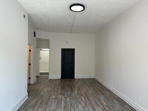 1825 Madison Ave in Baltimore, MD - Building Photo - Building Photo