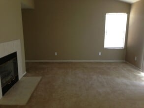 730 Waterford Way in Los Banos, CA - Building Photo - Building Photo