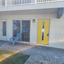 1354 Bayview Dr in Fort Lauderdale, FL - Building Photo