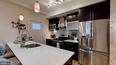 908 N 16th St in Philadelphia, PA - Building Photo - Building Photo