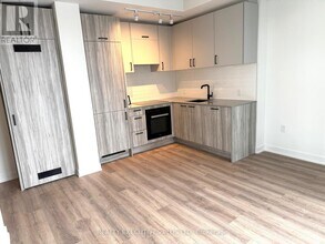 1 Quarrington Lane in North York, ON - Building Photo - Building Photo