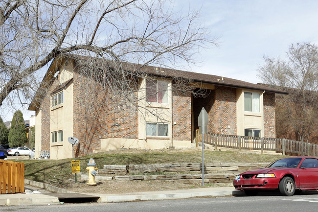 Holland Park Apartments in Colorado Springs, CO - Building Photo - Building Photo