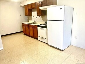 58 Cottage St in Middletown, NY - Building Photo - Building Photo