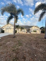 2436 Abscott St in Port Charlotte, FL - Building Photo