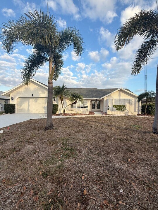 2436 Abscott St in Port Charlotte, FL - Building Photo