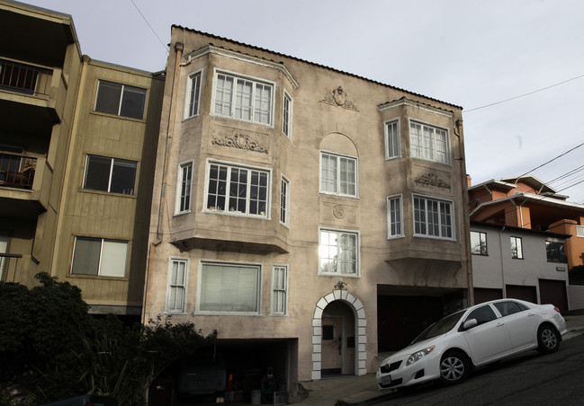 472 Newton Ave in Oakland, CA - Foto de edificio - Building Photo