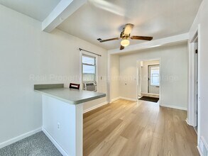 824 E Barrett Ave in Madison Heights, MI - Building Photo - Building Photo