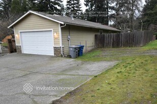 13421 Des Moines Memorial Dr S in Seatac, WA - Building Photo
