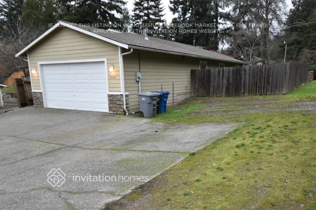 13421 Des Moines Memorial Dr S in Seatac, WA - Building Photo