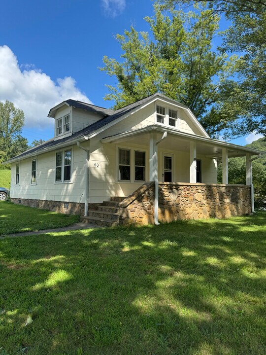 62 Elm Tree Ln in Canton, NC - Building Photo