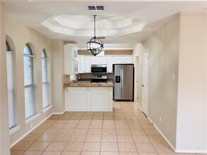 12 West Dr in Edinburg, TX - Foto de edificio - Building Photo