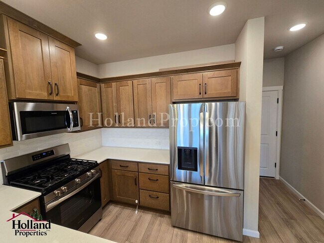 8363 SE Kinnaman St in Hillsboro, OR - Building Photo - Building Photo