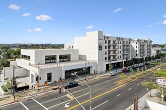 The Province in San Gabriel, CA - Foto de edificio - Building Photo