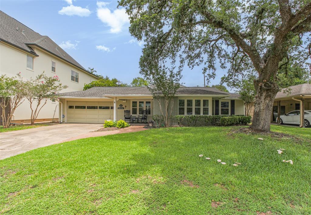 4924 Mimosa Dr in Bellaire, TX - Foto de edificio