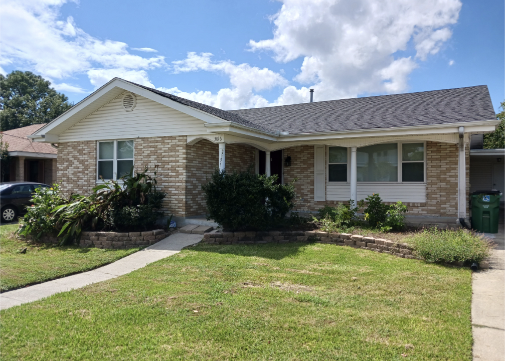 3016 Belmont Plz in Metairie, LA - Foto de edificio