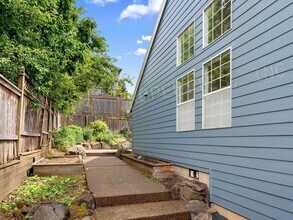 15926 SW Hampshire Terrace in Tigard, OR - Building Photo - Building Photo