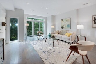 3821 14th St NW in Washington, DC - Foto de edificio - Building Photo
