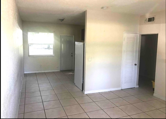 1664 NE 146th St in Miami, FL - Building Photo - Building Photo