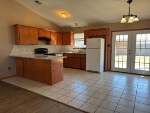 214 E Seminole St in Geronimo, OK - Building Photo - Building Photo