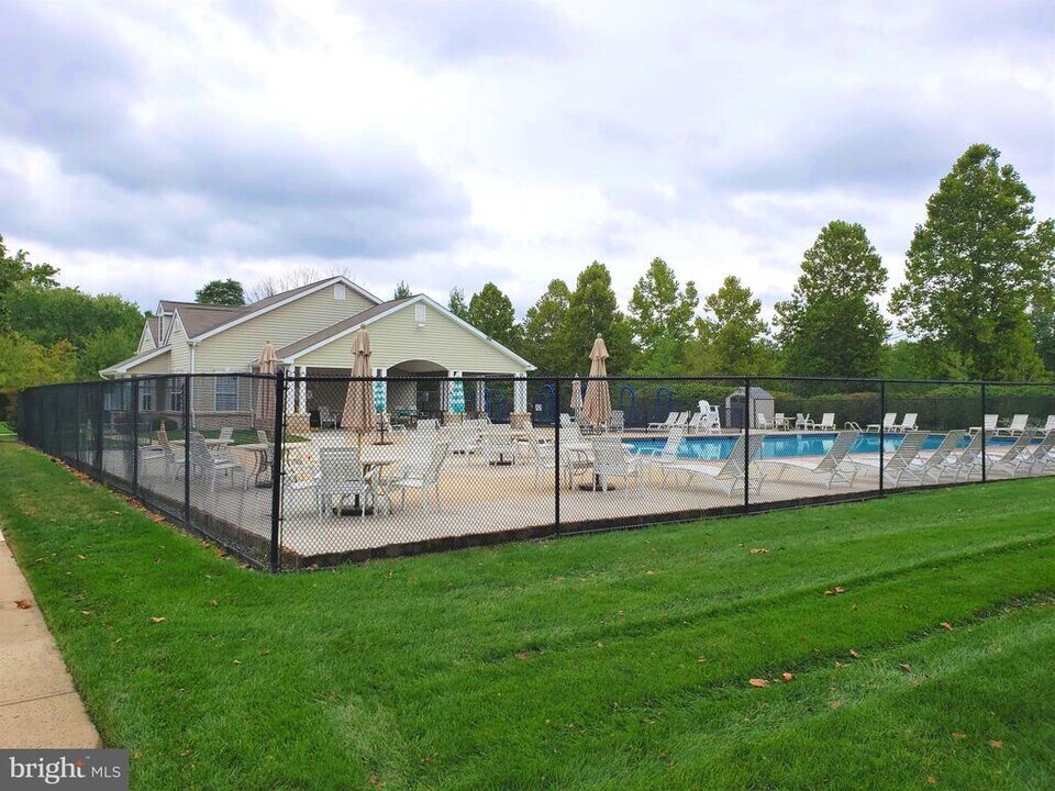 27 Richards Rd in Lawrence Township, NJ - Building Photo