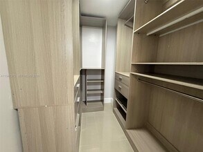 5033 NW 7th St in Miami, FL - Building Photo - Building Photo