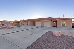 Fully Furnished in Alamogordo, NM - Building Photo