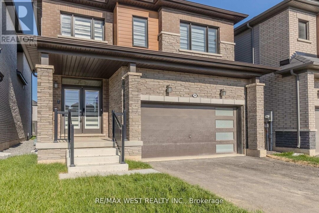 399 Barker Pkwy in Thorold, ON - Building Photo