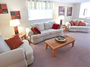 Regency Court in Orchard Park, NY - Foto de edificio - Building Photo