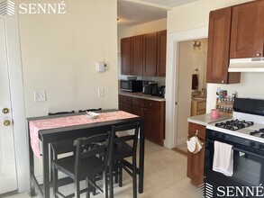 46 Derby St, Unit 3 in Somerville, MA - Foto de edificio - Building Photo