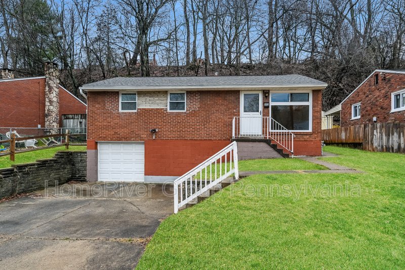 448 Janice Dr in Pittsburgh, PA - Foto de edificio