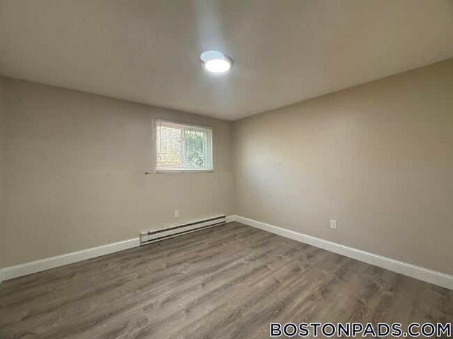 310 Thompson Rd in Webster, MA - Foto de edificio - Building Photo