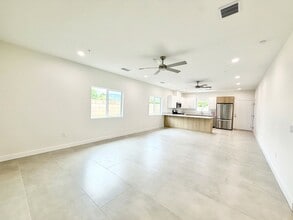 30127-30127 Avenida Juarez in Cathedral City, CA - Building Photo - Building Photo