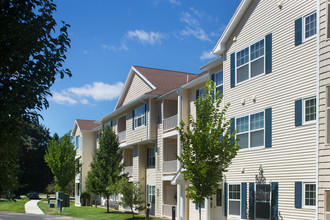 Abbott Landing, LLC in Andover, MA - Foto de edificio - Building Photo