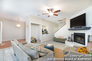 829 W Bitters Rd in San Antonio, TX - Foto de edificio - Building Photo