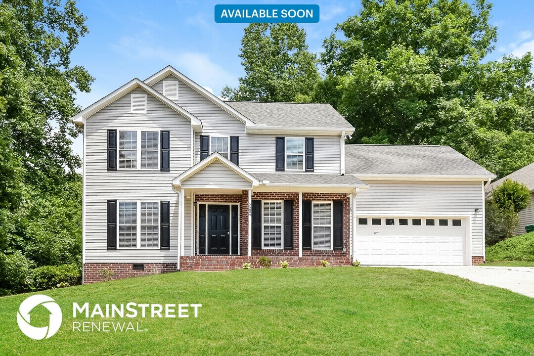 2204 Lancey Dr in Thomasville, NC - Building Photo