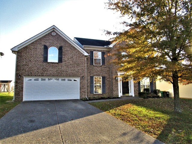 1007 Vanguard Dr in Spring Hill, TN - Building Photo