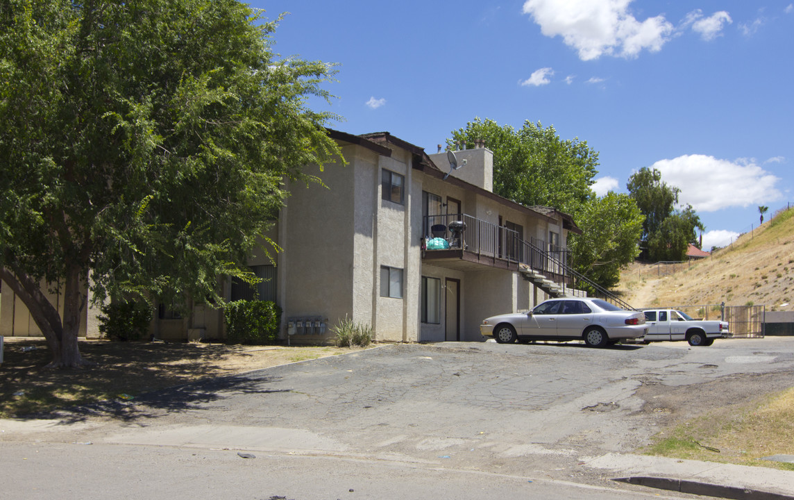 6009 Hill Dale Ct in Bakersfield, CA - Foto de edificio