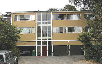 3026 Richmond Blvd in Oakland, CA - Building Photo - Building Photo