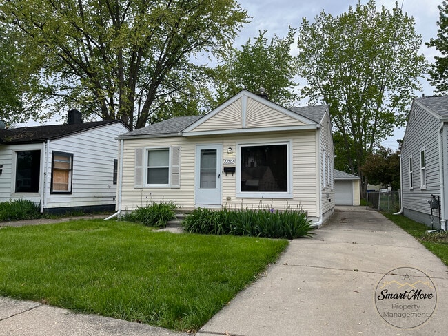 22507 Sharrow Ave in Warren, MI - Building Photo - Building Photo