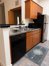 10 W 10th St in Lawrence, KS - Building Photo - Building Photo