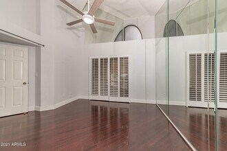 10301 N 70th St-Unit -209 in Paradise Valley, AZ - Building Photo - Building Photo