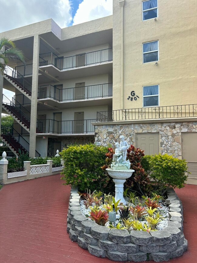property at 2801 Somerset Dr