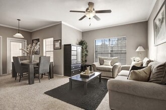 Stoneleigh on May Apartment Homes in Oklahoma City, OK - Foto de edificio - Building Photo