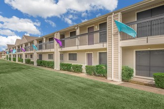 Queens Lane in Pasadena, TX - Foto de edificio - Building Photo