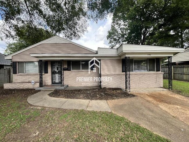 property at 1550 Colonial Rd